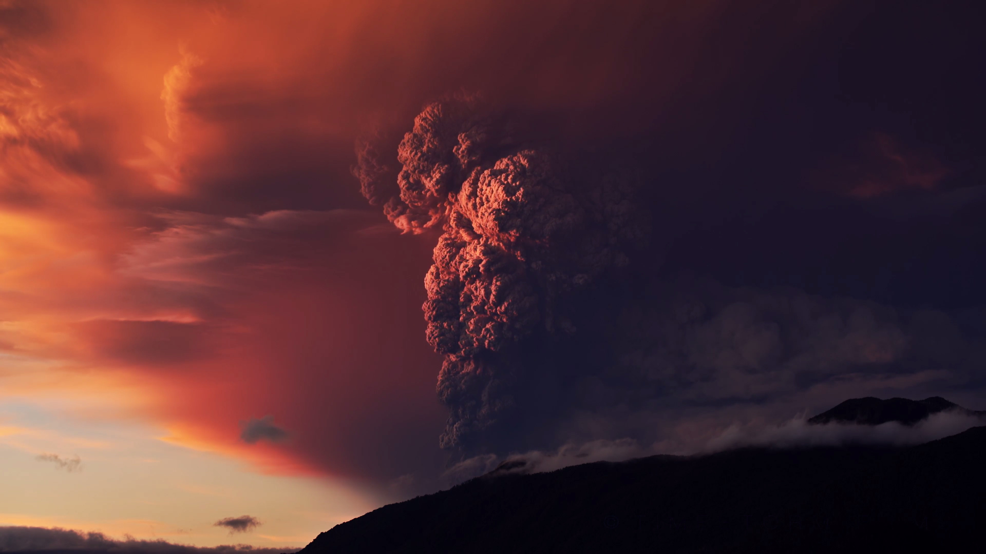 Извержение Кальбуко, Анды, Чили.>> 22 апреля 2015 года